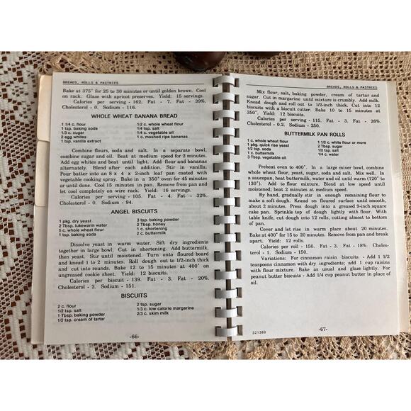 1977 From Our Hearts to Yours Cookbook American Association Critical Care Nurses - Picture 3 of 5